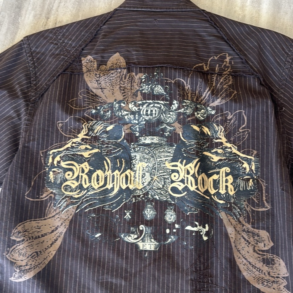 Roar Button Down - Picture 5 of 5